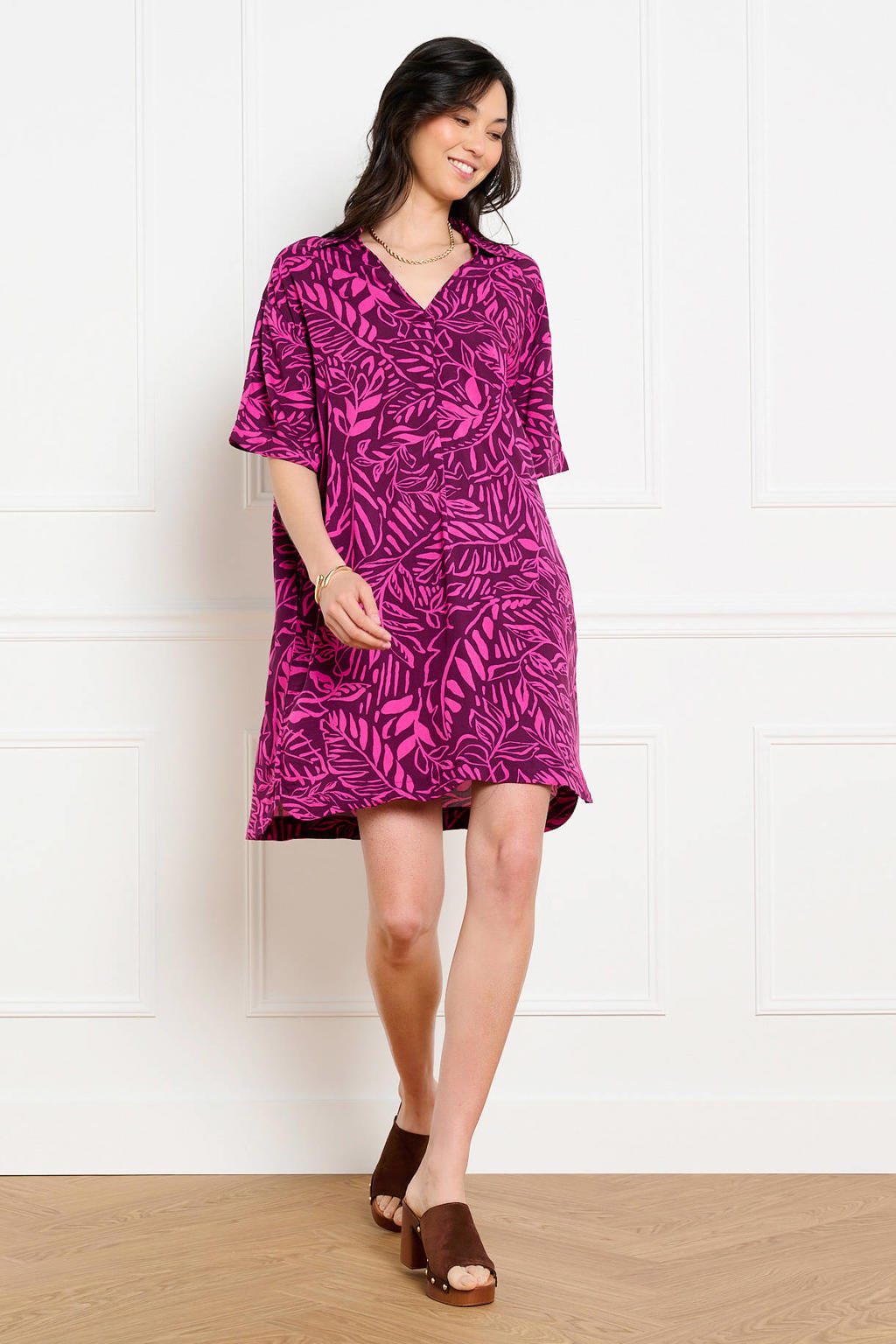 Roze en paarse dames LOLALIZA gebloemde zomerjurk van viscose met korte mouwen, V-hals en knoopsluiting