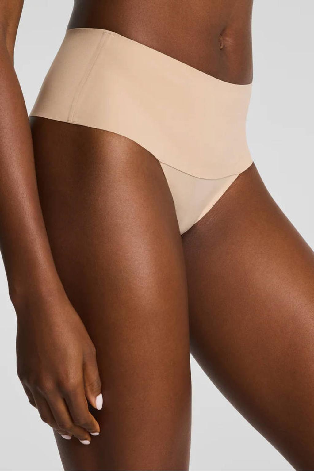 SPANXsupersmooth™ Undie-tectable seamless licht corrigerende string - beige