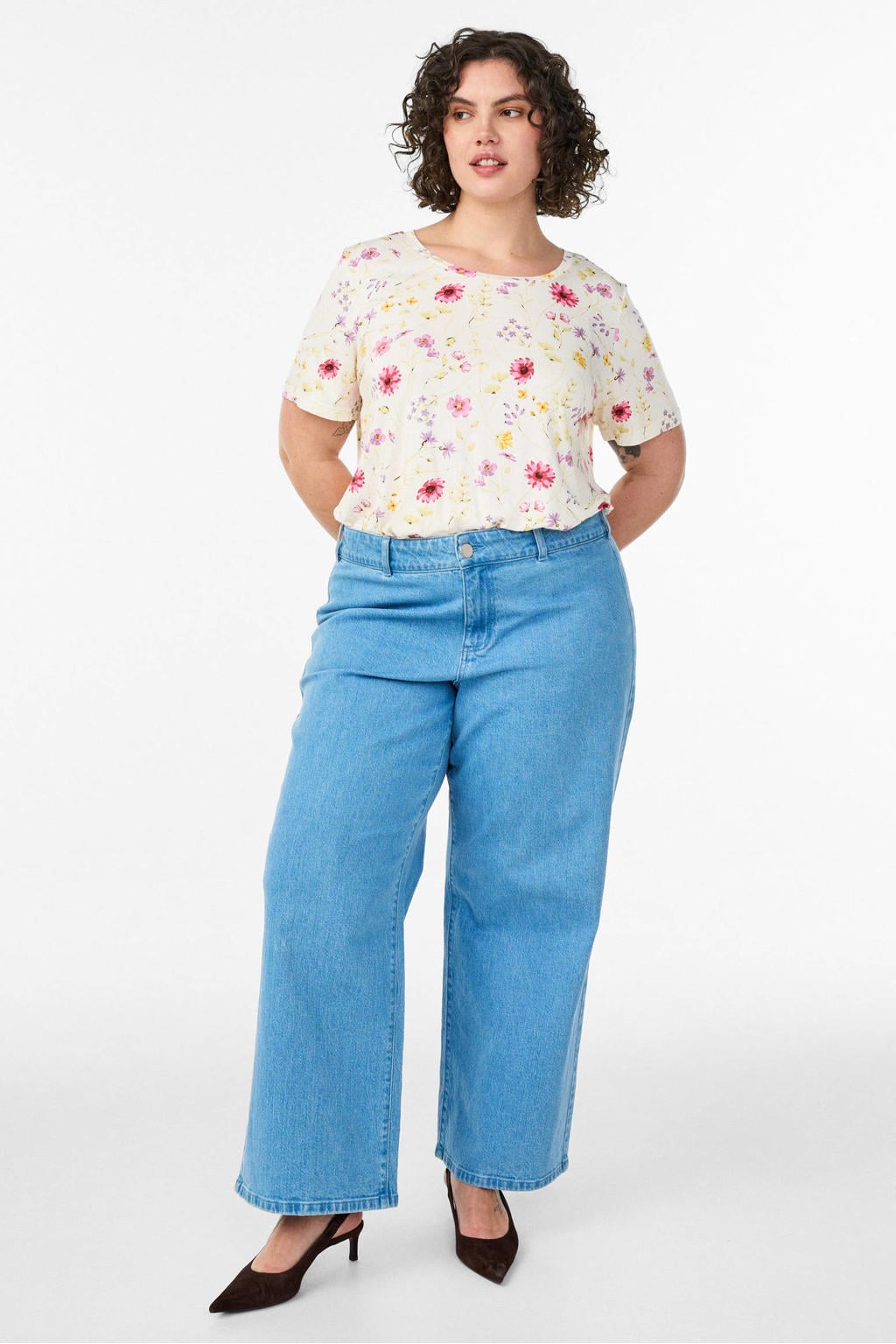 Wit, roze en paarse dames Zizzi gebloemd T-shirt van viscose met korte mouwen en ronde hals