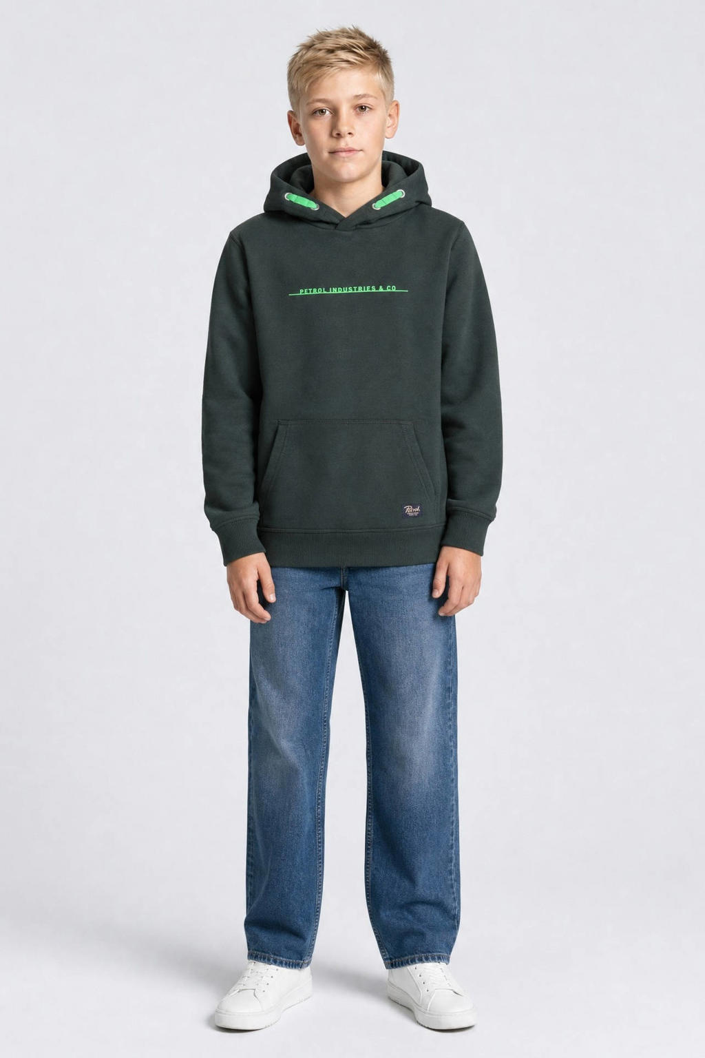 Donkergroen en groene jongens Petrol Industries rechtvallende hoodie van sweat materiaal met printopdruk, lange mouwen en capuchon