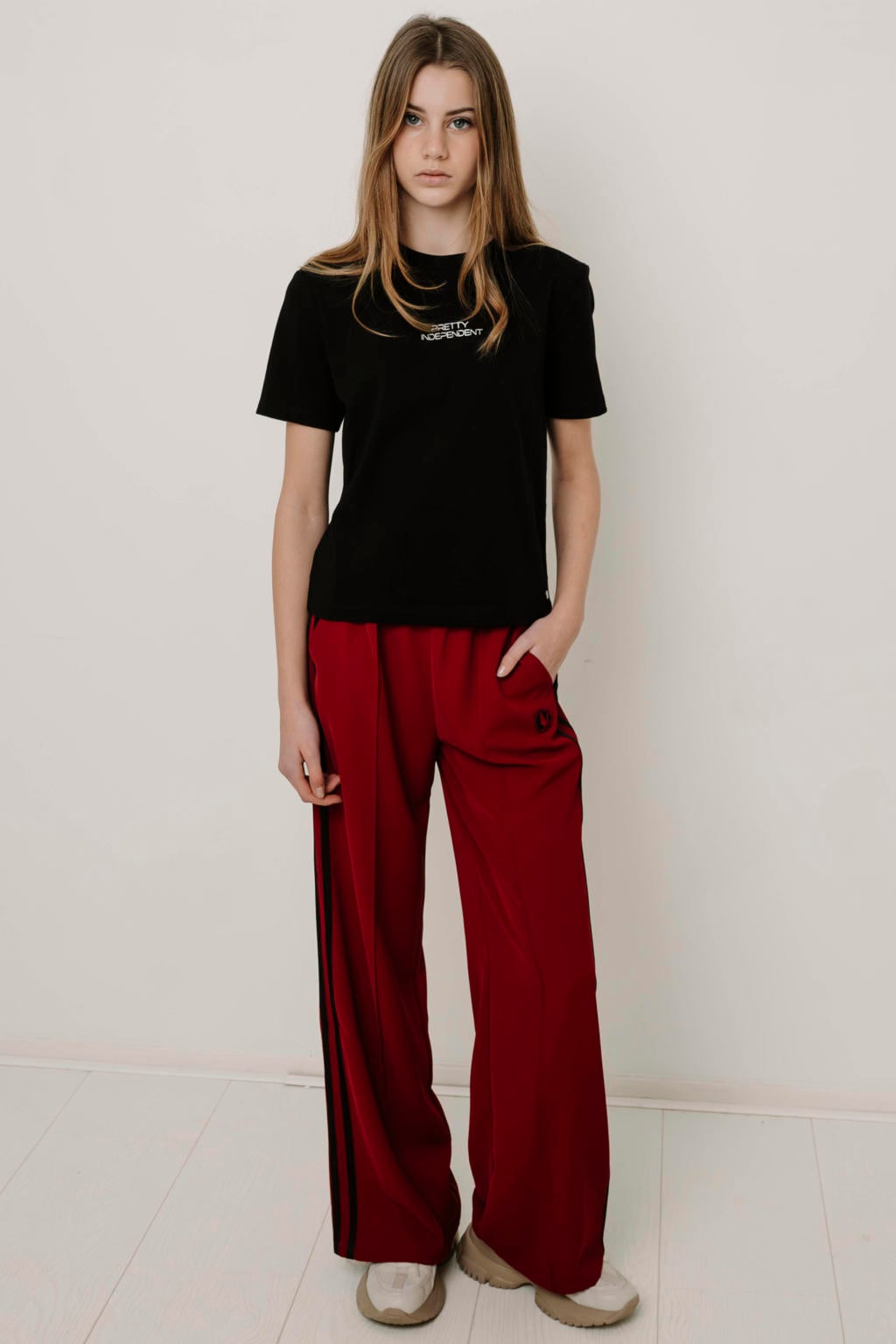 Frankie&Liberty regular fit gestreepte joggingbroek met borduursels - rood