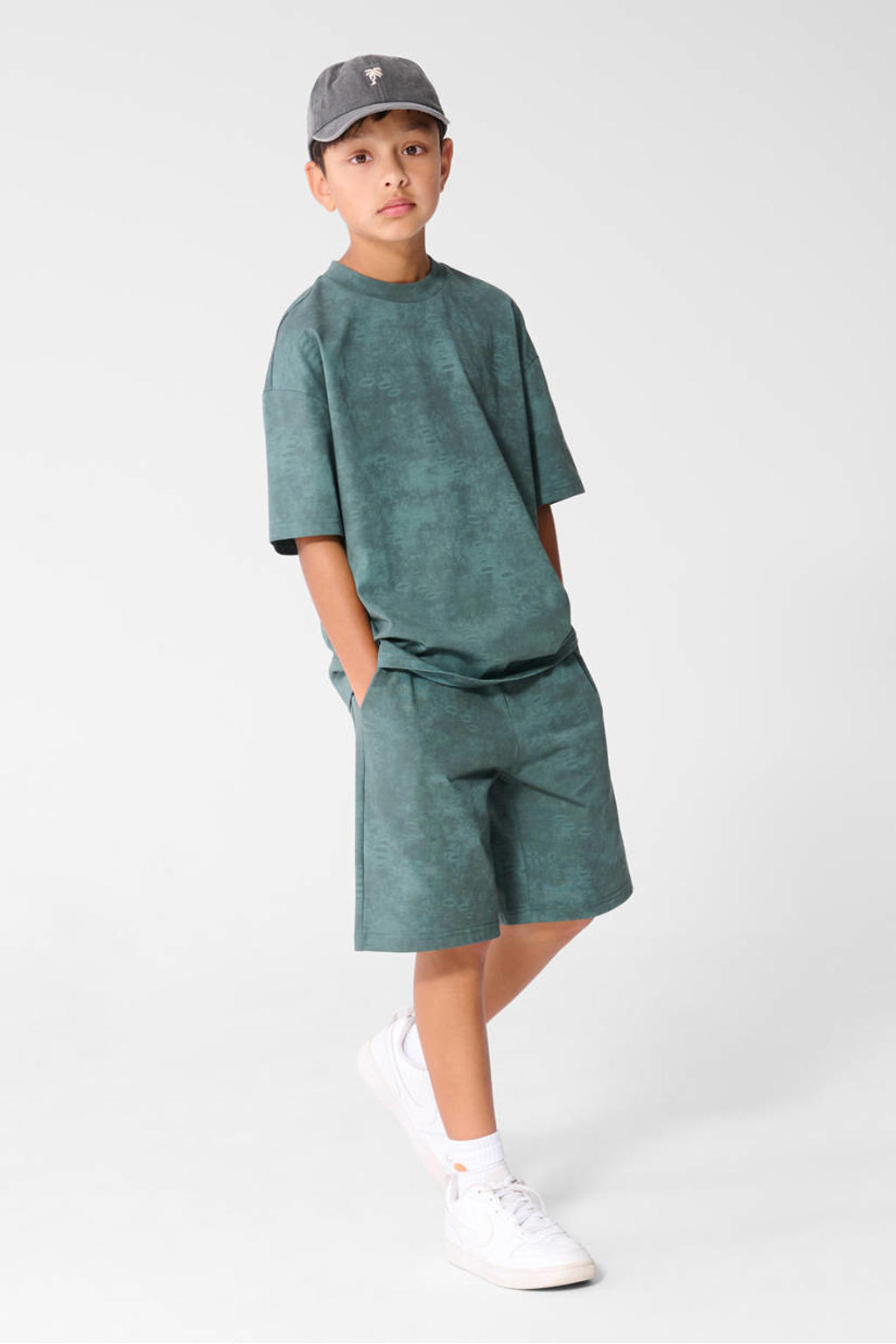 Groene jongens Shoeby loose fit sweatshort van katoen met regular waist, elastische tailleband met koord en tie-dye effect