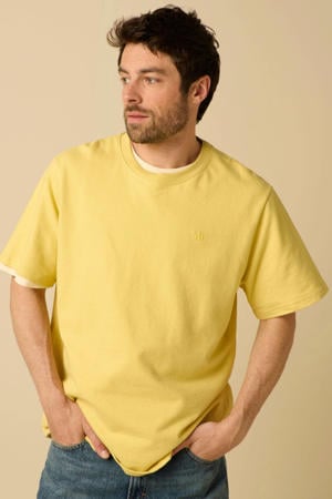 regular T-shirt geel