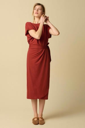 midi jurk met knoopdetail - donkerrood