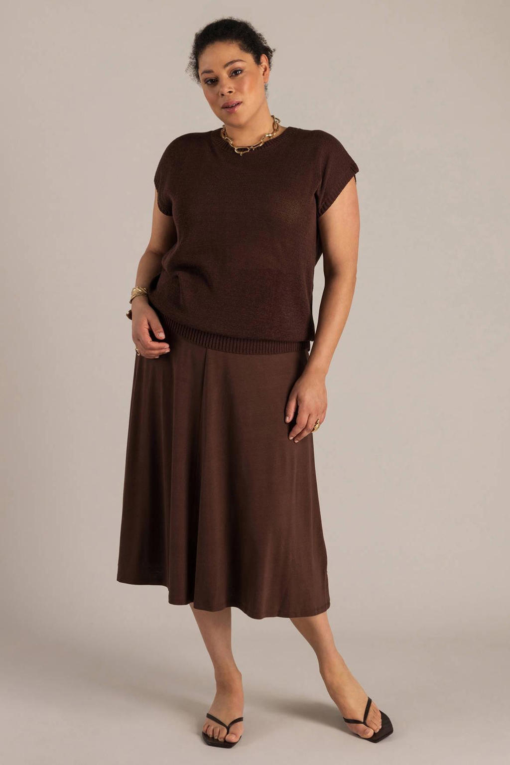 Donkerblauwe dames Yest Curve midi rok plooirok gemaakt van viscose en met elastische tailleband