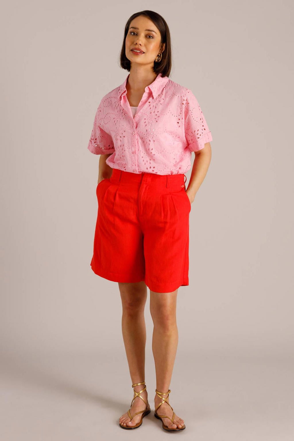 Rode dames Yest regular waist casual short van linnen met rits- en knoopsluiting en effen
