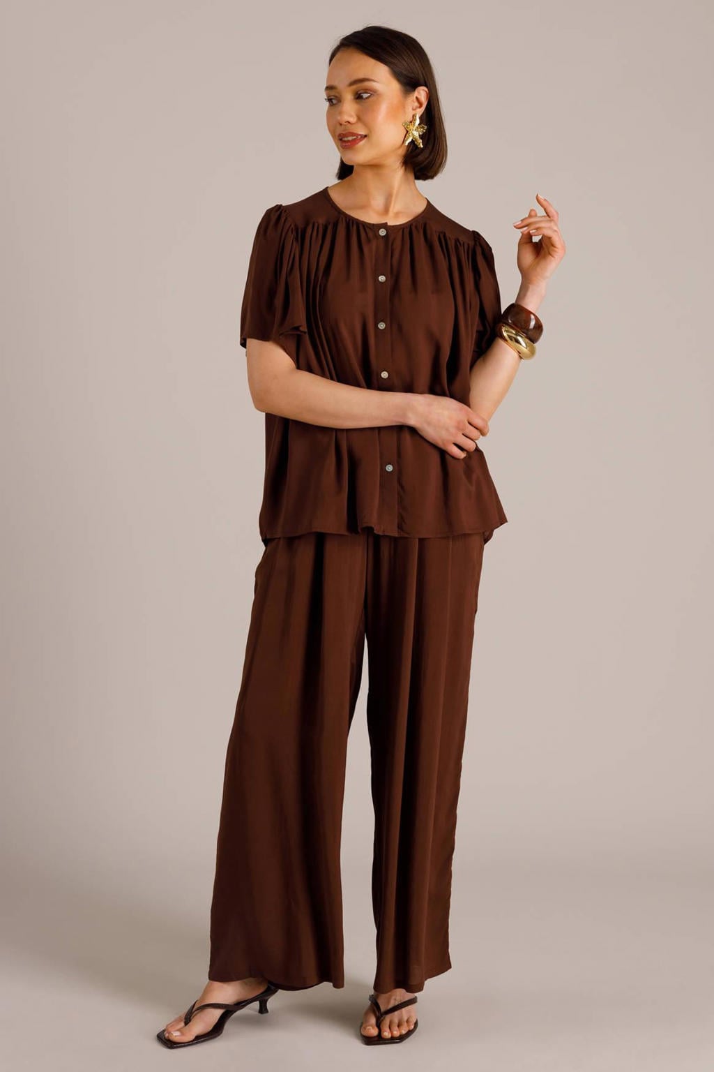 Bruine dames Yest top van viscose met effen, korte mouwen en ronde hals
