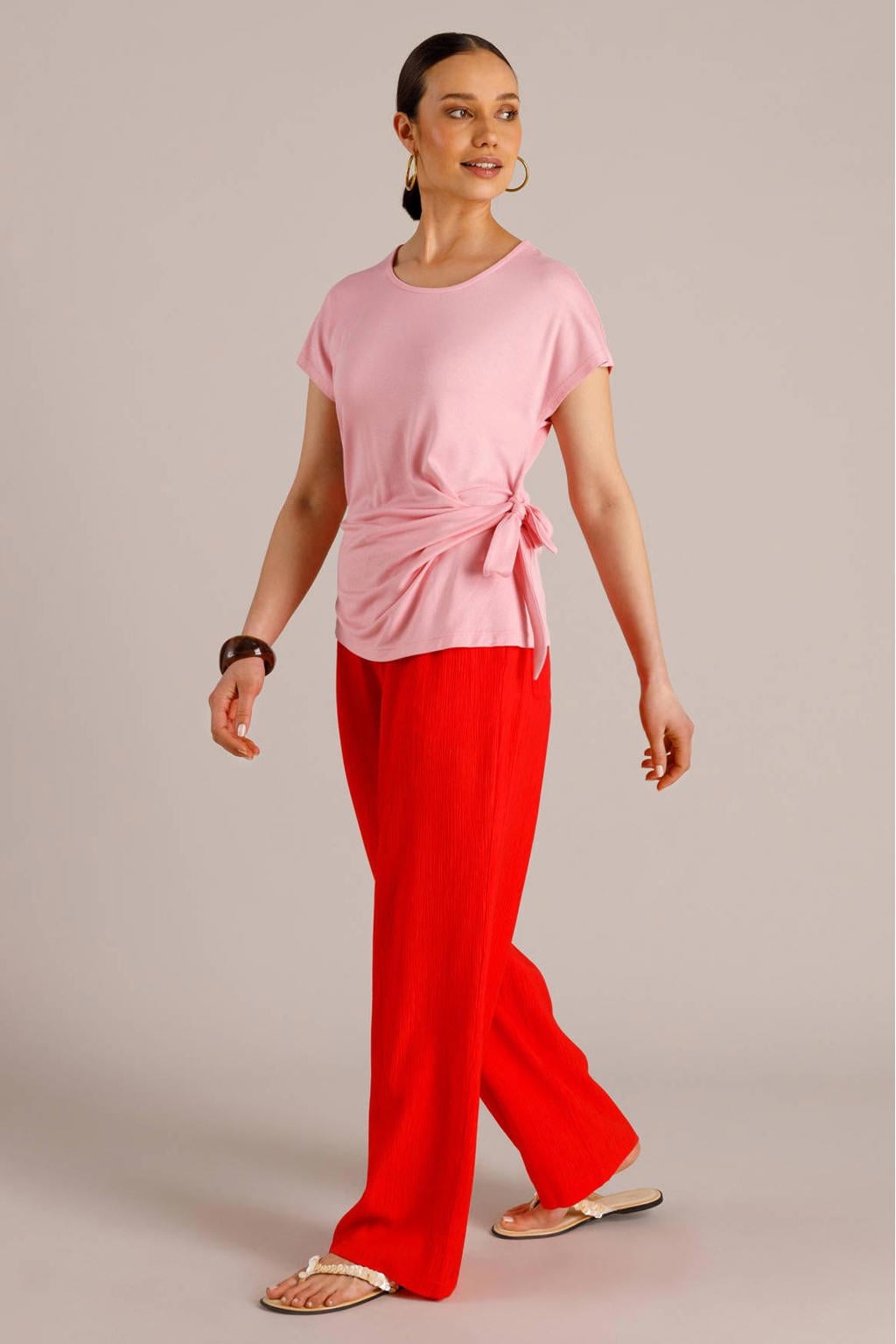 Lichtroze dames Yest top van viscose met effen, korte mouwen en ronde hals