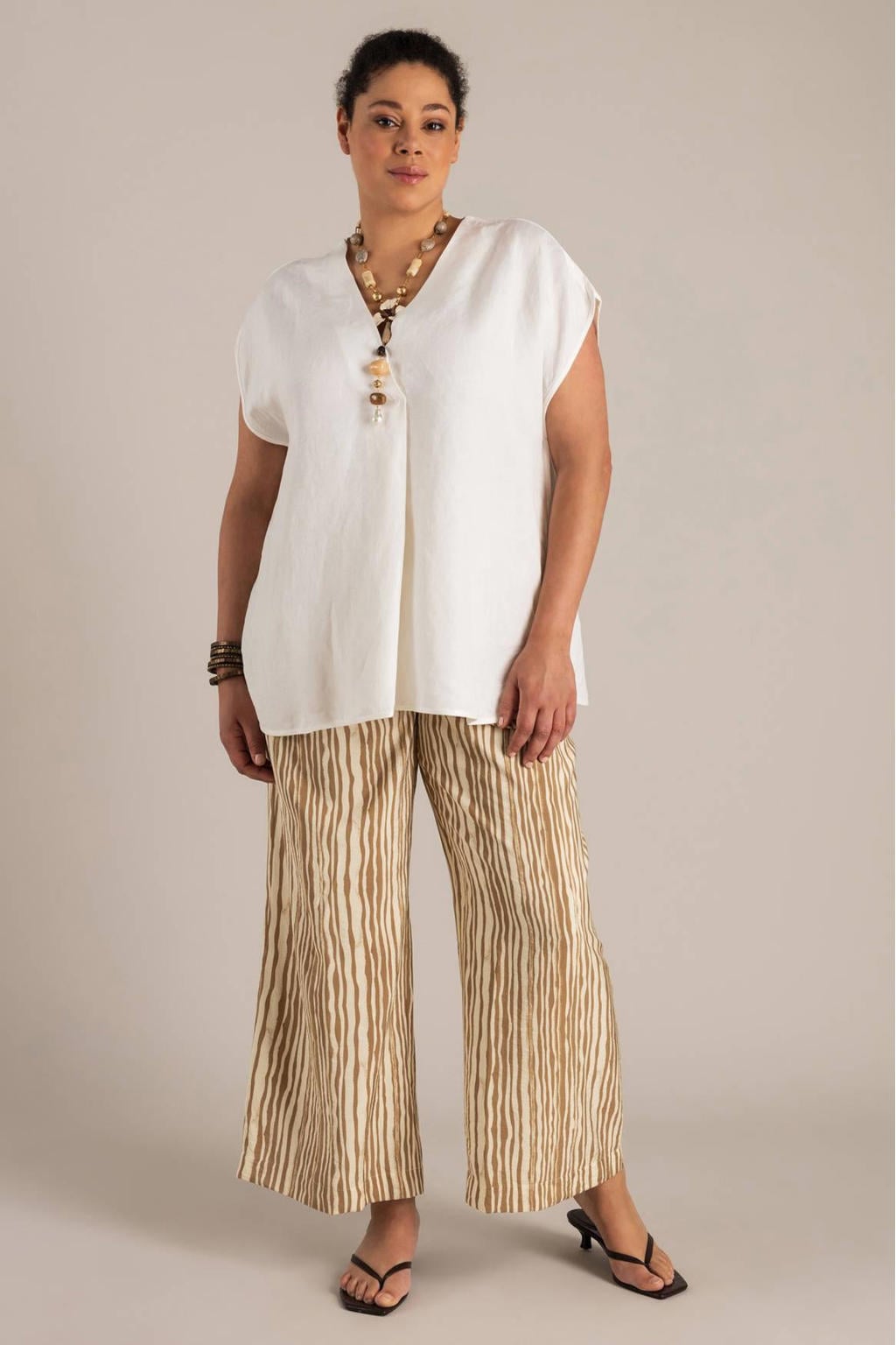 Witte dames Yest Curve top van linnen met effen, korte mouwen, V-hals en geweven detail