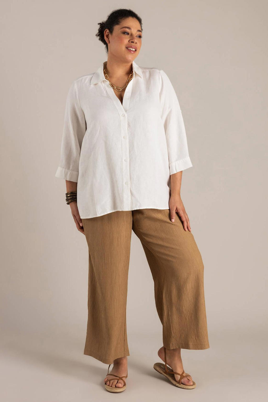 Witte dames Yest Curve blouse van linnen met effen, driekwart mouwen, V-hals en knoopsluiting