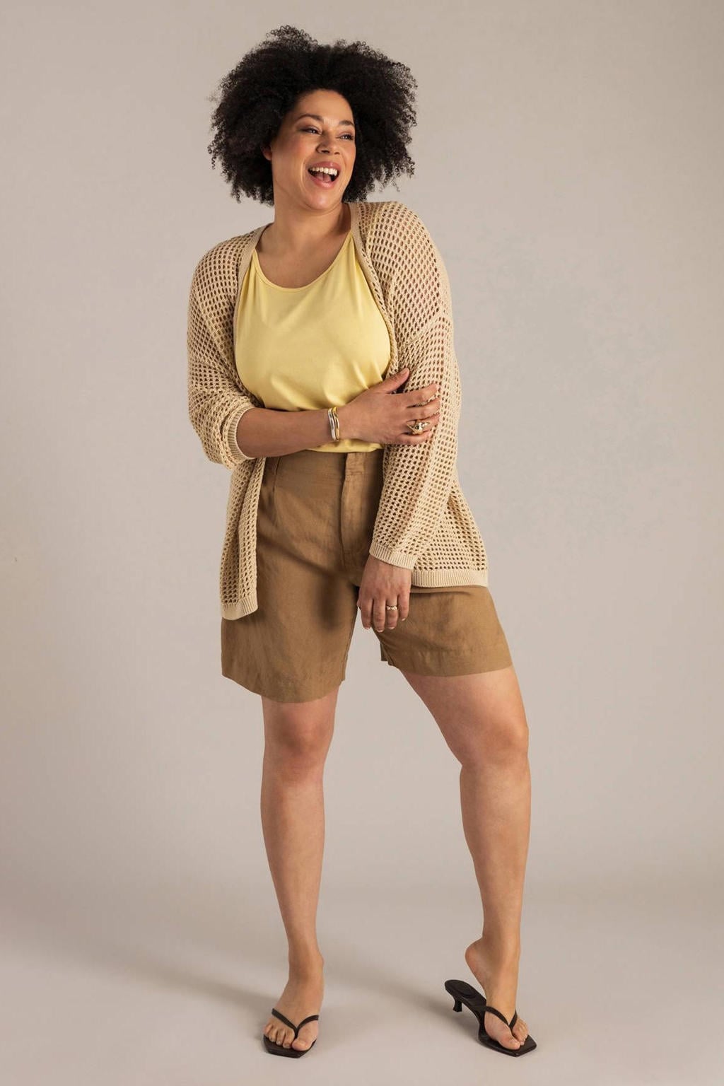 Beige dames Yest Curve gebreid vest van katoen met effen, lange mouwen en openvallende hals