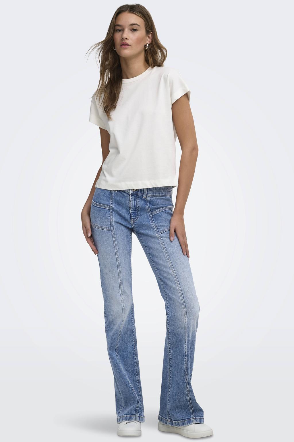 Medium blue denim dames ONLY Onlsia Low Waist Pco Pleat Flared Dnm flared jeans middelblauw met regular waist, rits- en knoopsluiting en effen
