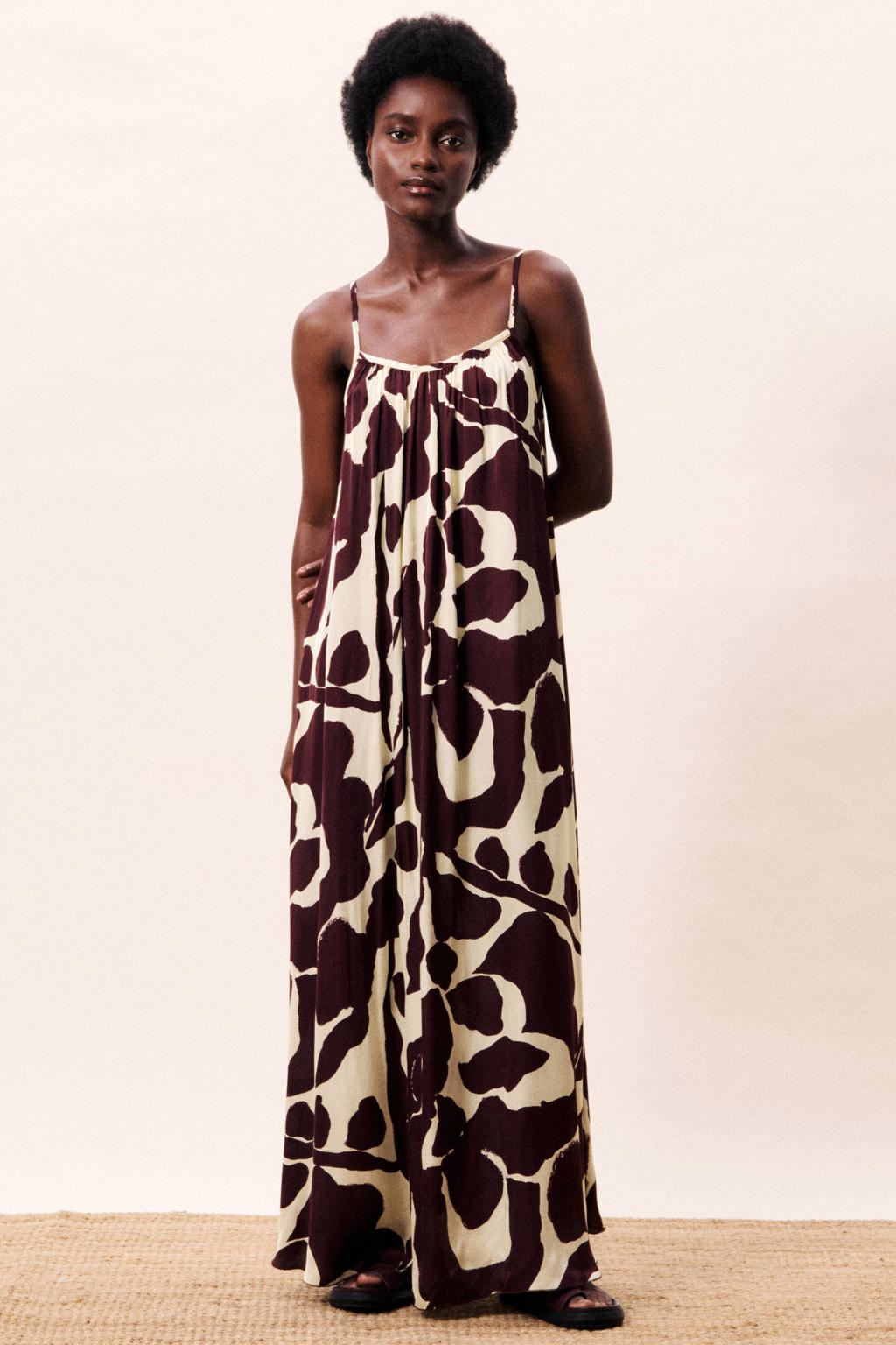 Bruine dames FRNCH maxi jurk van viscose met bladprint, spaghettibandjes en ronde hals