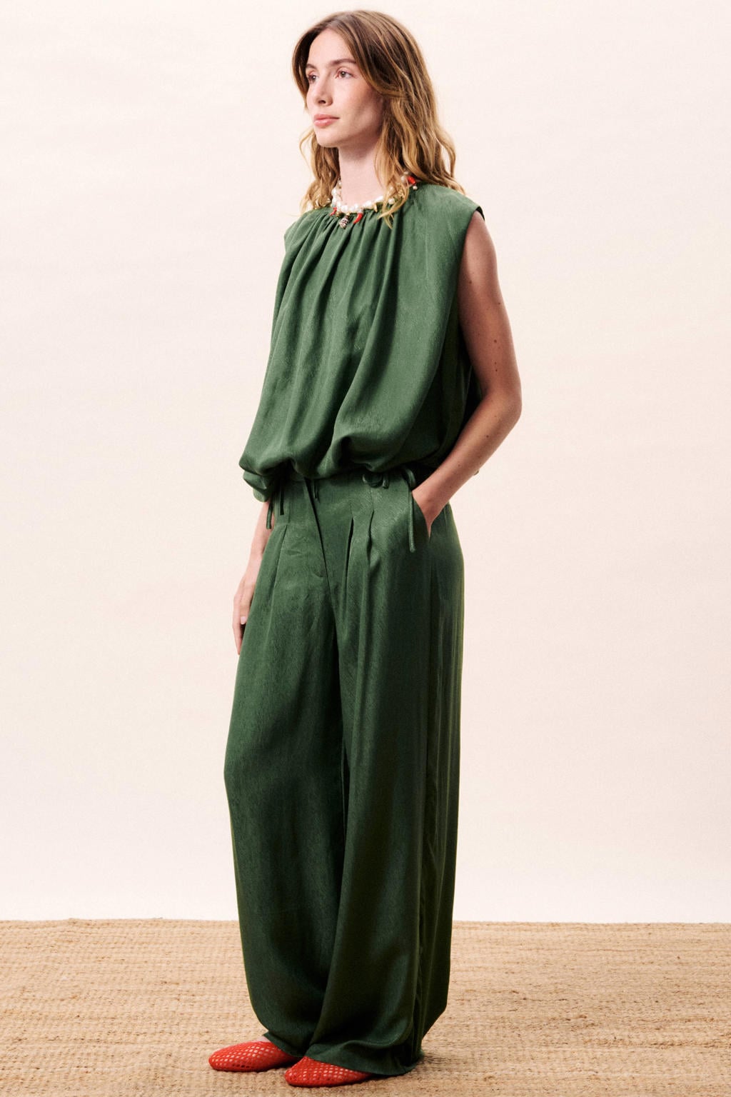 Groene dames FRNCH high waist broek van viscose met wijde pijpen, rits, haak- en knoopsluiting en effen