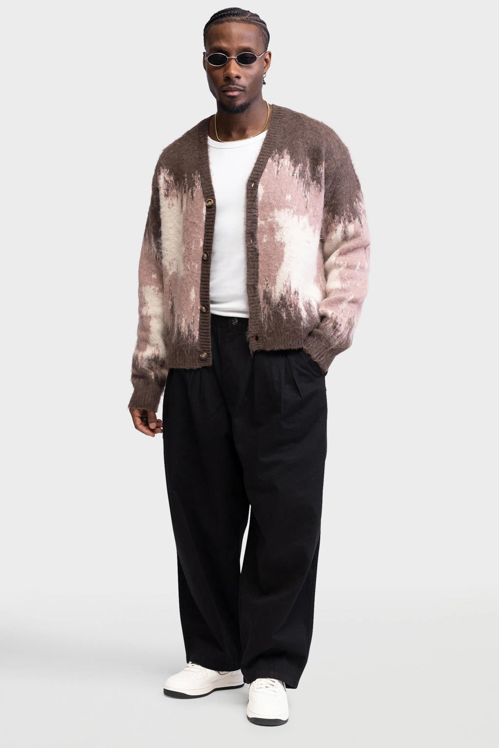 Bruine heren Redefined Rebel gebreid vest en wol met lange mouwen, V-hals en knoopsluiting