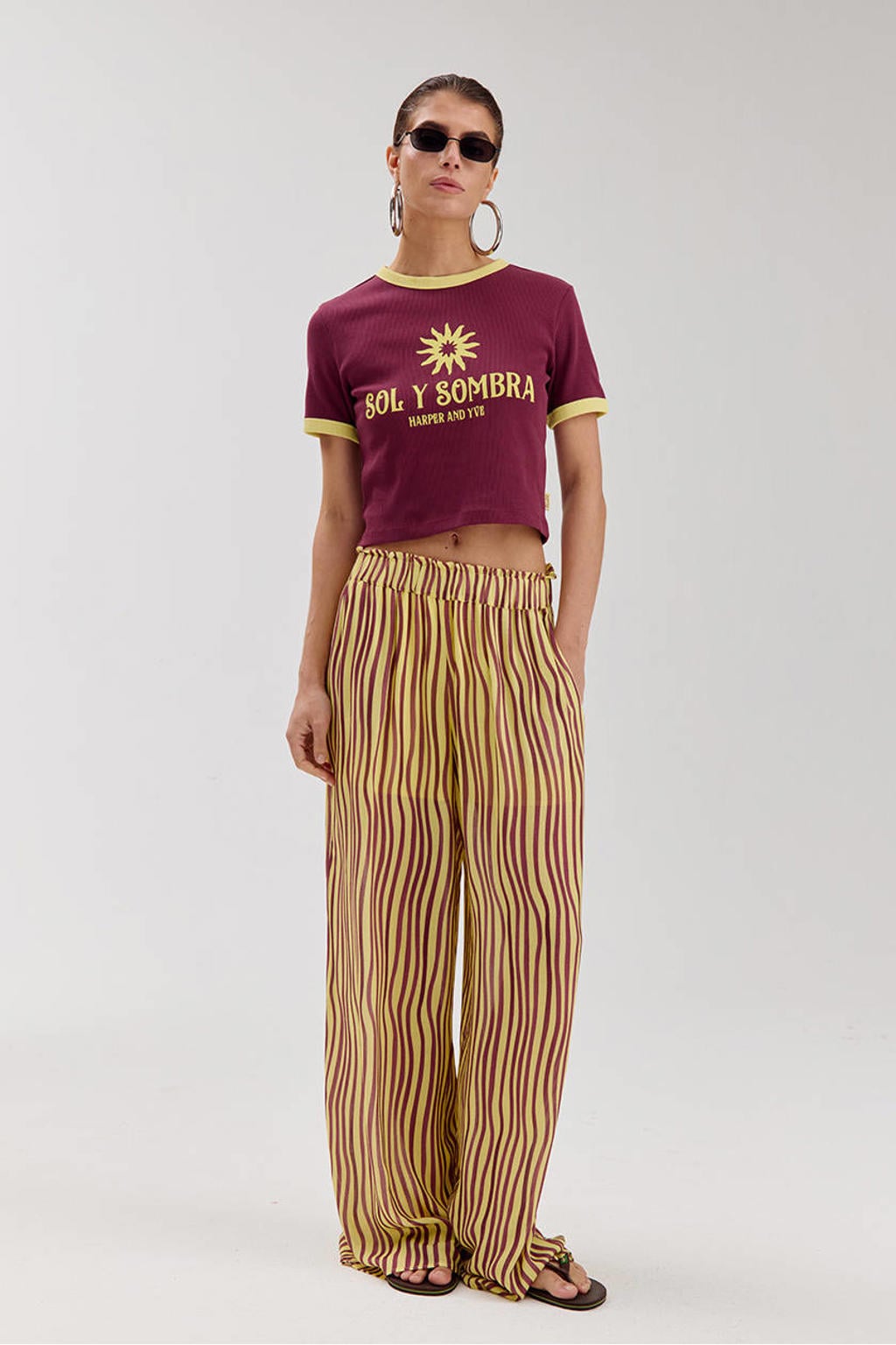 Donkerpaars, paars en gele dames HARPER & YVE T-shirt van katoen met tekst print, korte mouwen, ronde hals en contrast bies