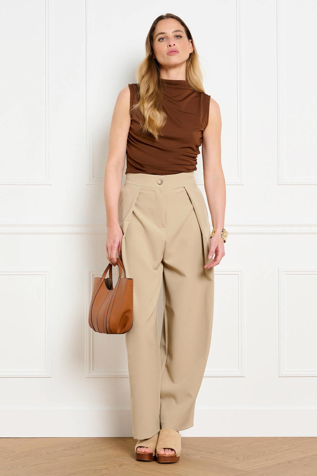 Zandkleurige dames LOLALIZA barrel high waist broek van polyester met rits- en knoopsluiting en effen