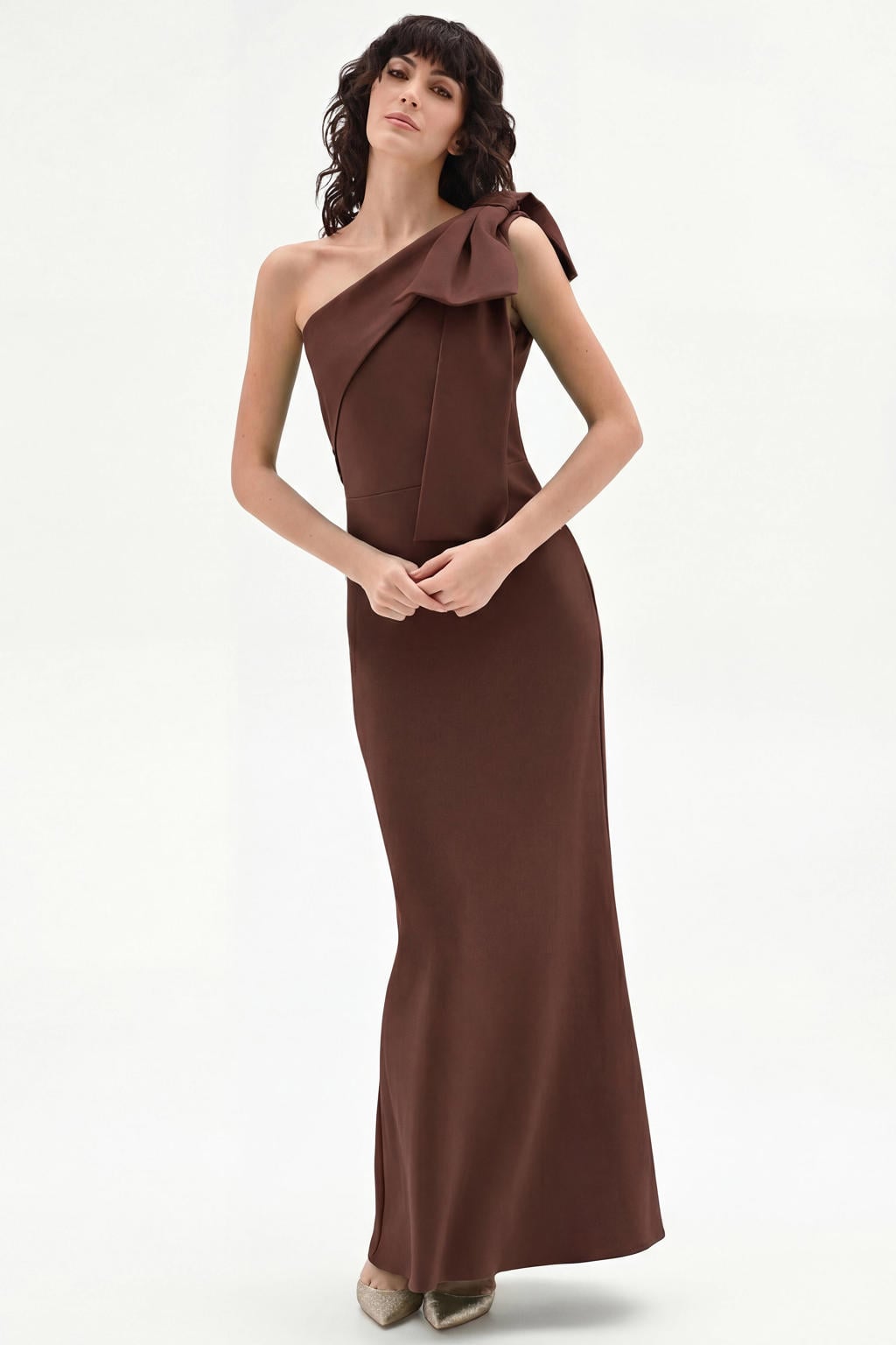 Bruine dames Rinascimento maxi jurk van polyester met effen, one shoulder, ritssluiting en strikje