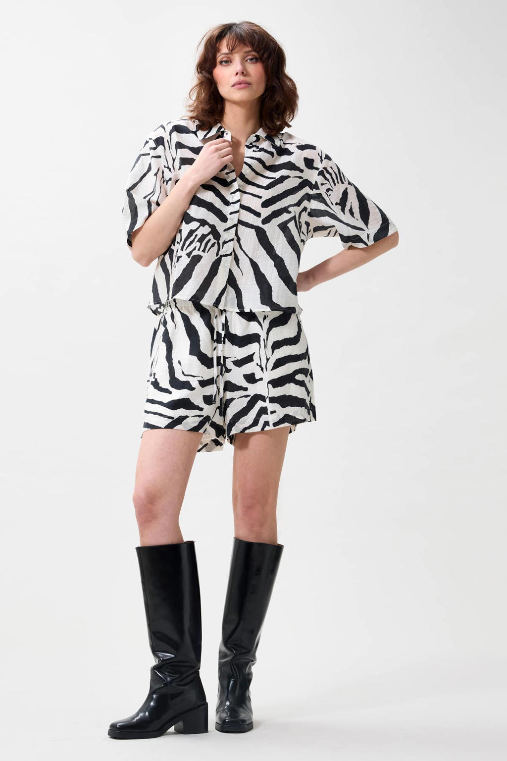 Ecru en zwarte dames Catwalk Junkie blouse van lyocell met dierenprint, driekwart mouwen, klassieke kraag en knoopsluiting