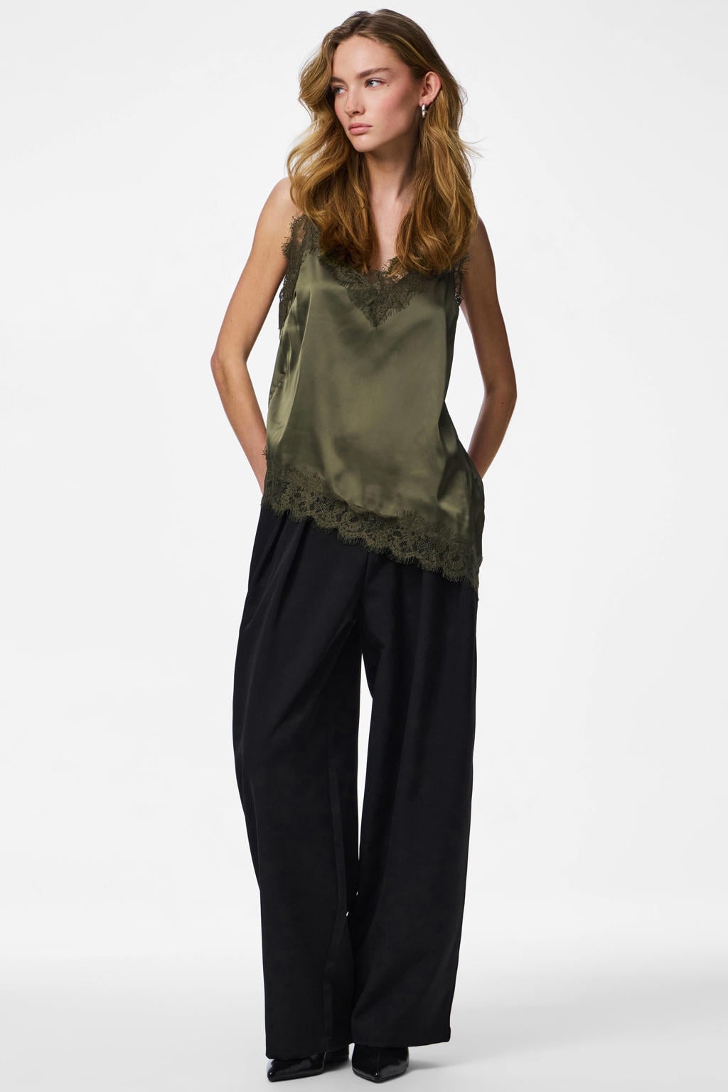 Groene dames PIECES asymmetrische top van polyester met effen, spaghettibandjes en V-hals