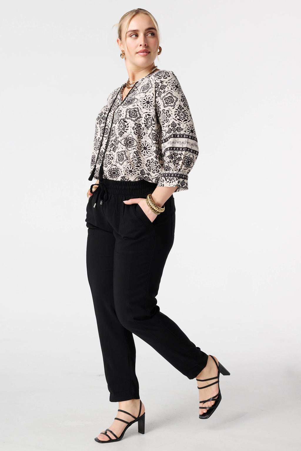 Zwart en ecru dames MS Mode gebloemde blouse van viscose met driekwart mouwen, klassieke kraag en knoopsluiting