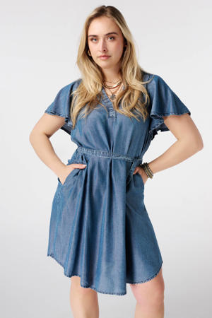 korte spijkerjurk met ceintuur Plus Size - middelblauw