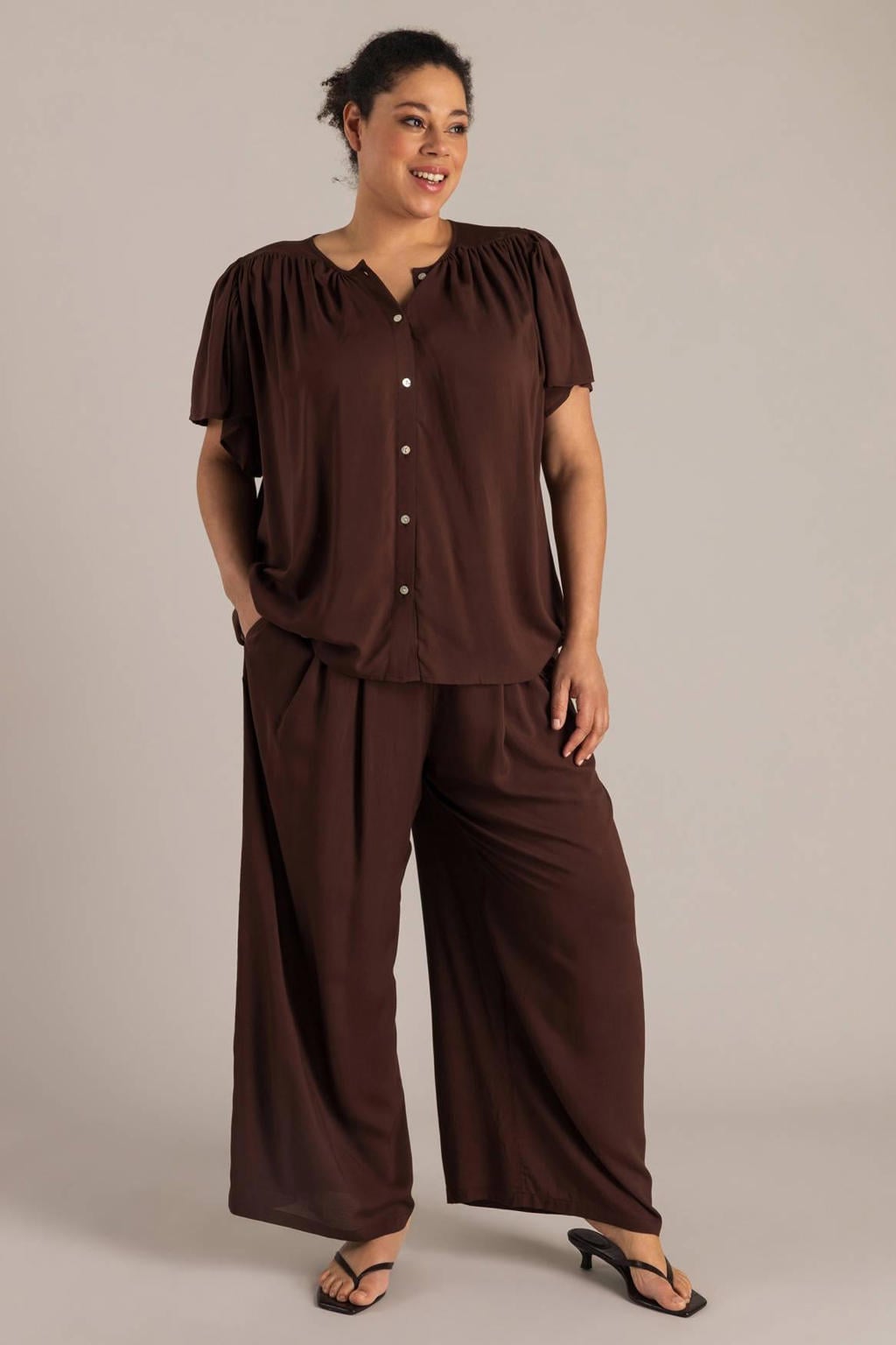 Donkerblauwe dames Yest Curve blousetop van viscose met effen, korte mouwen, ronde hals en plooien