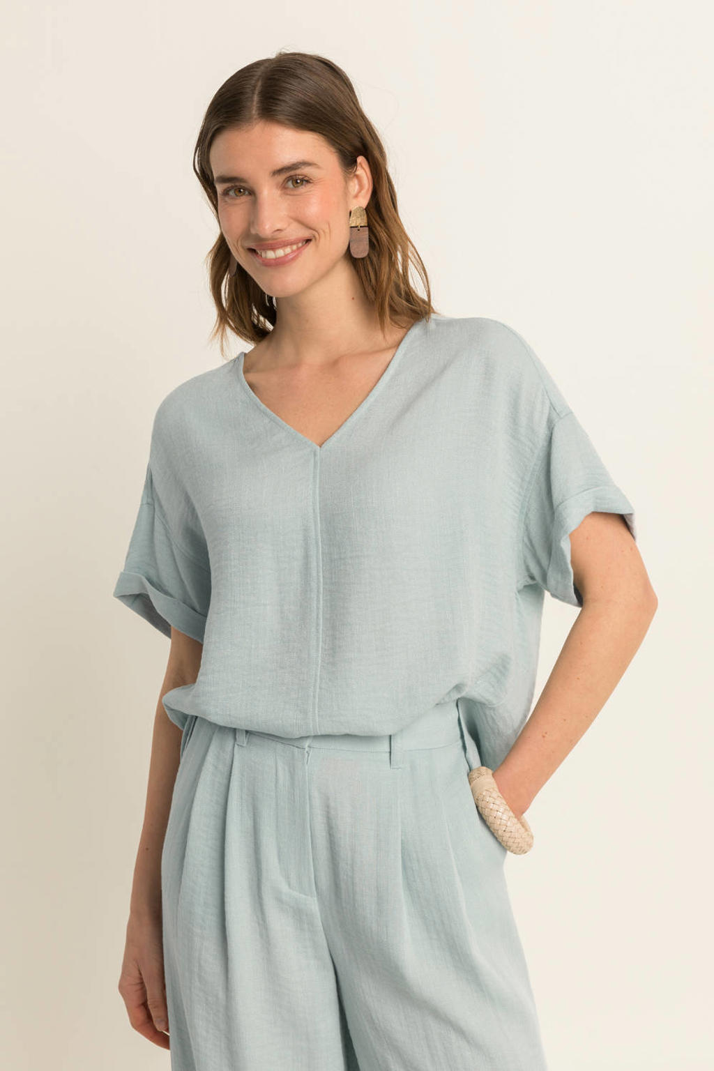 Lichtblauwe dames Expresso top van viscose met effen, korte mouwen en V-hals