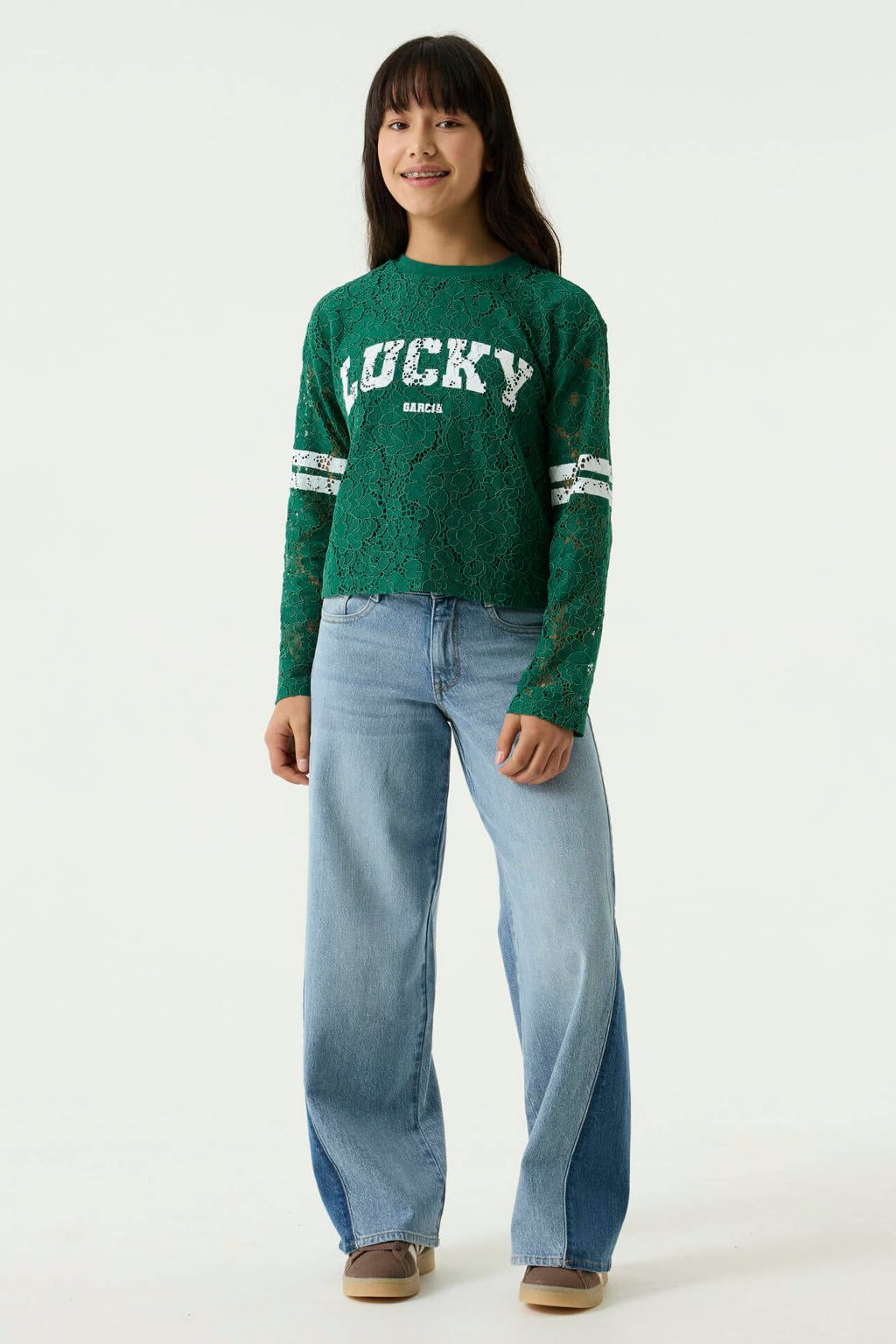 Groen en witte meisjes Garcia rechtvallende longsleeve van polyester-katoen met tekst print, lange mouwen, ronde hals en kant