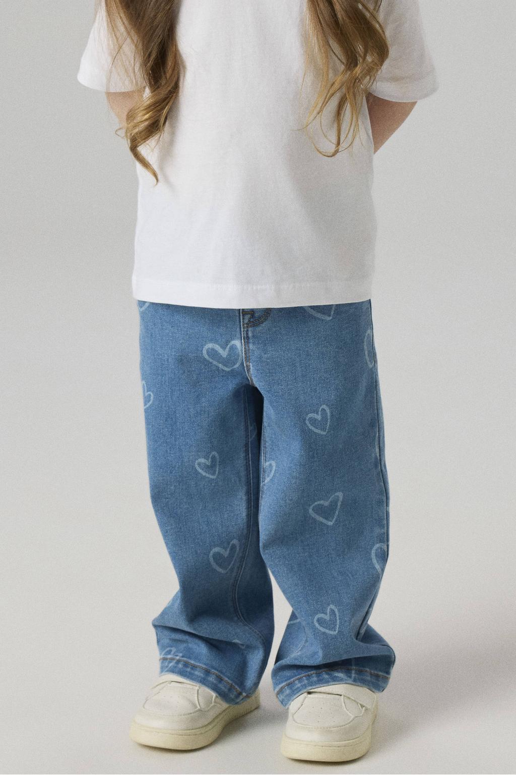 Medium blue denim meisjes NAME IT MINI wide leg jeans mediumblauw van denim met drukknoopsluiting en hartjesprint