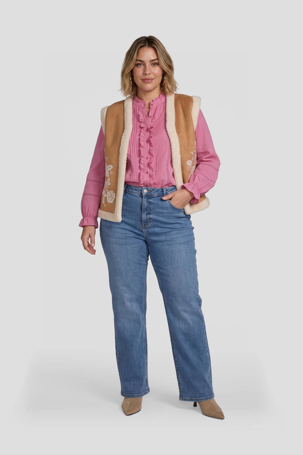 Cognackleurige dames GREAT LOOKS suède gilet met effen, ronde hals en borduursels