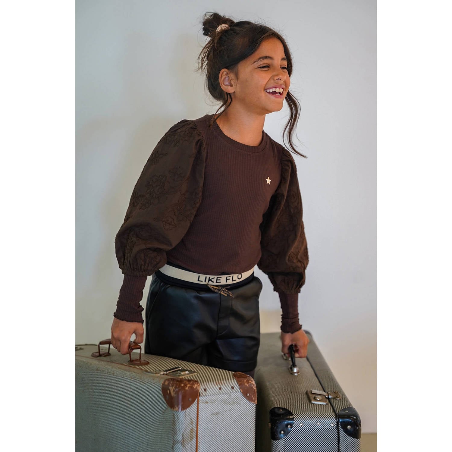 Like Flo getailleerde gebloemde blousetop met borduursels donkerbruin