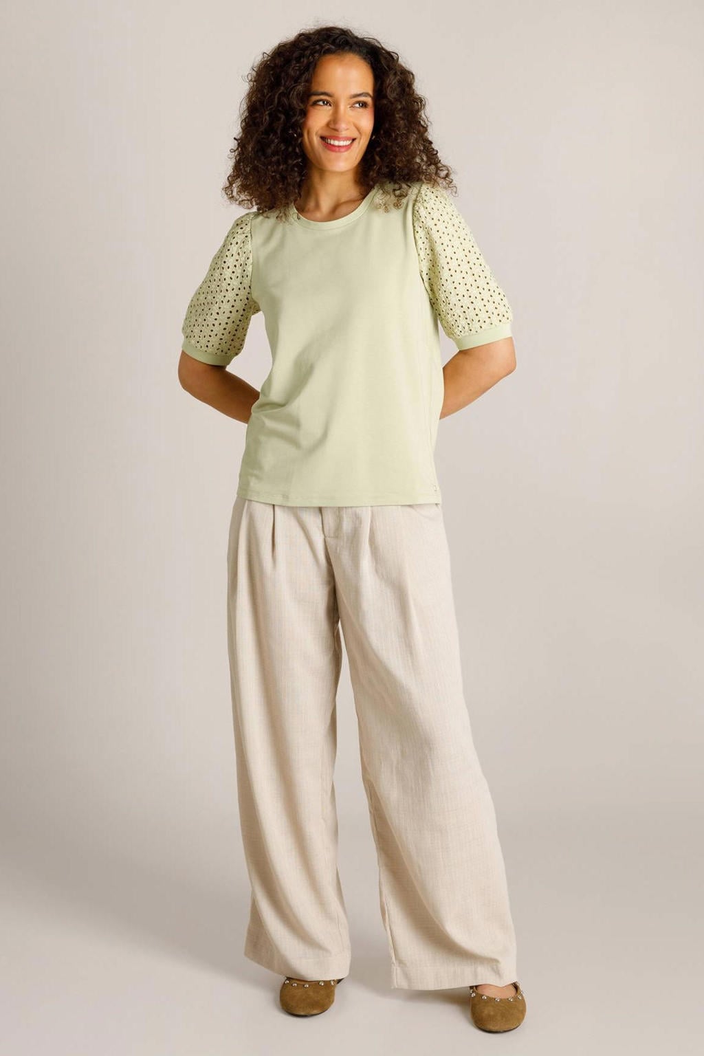 Lichtgroene dames Ivy Beau top van viscose met effen, driekwart mouwen en ronde hals