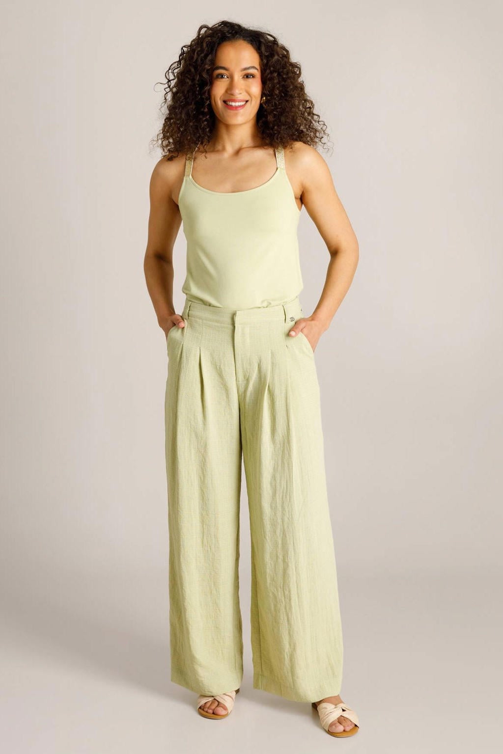 Lichtgroene dames Ivy Beau wide leg regular waist broek van viscose met rits- en knoopsluiting en effen