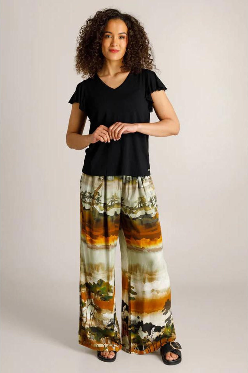 Zwarte dames Ivy Beau top van viscose met effen, korte mouwen en V-hals