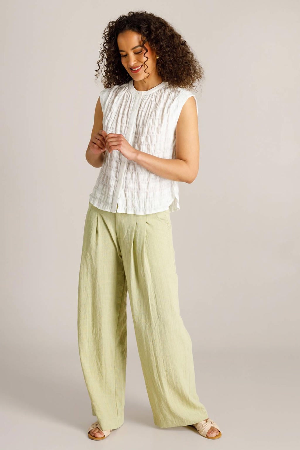 Witte dames Ivy Beau gestreepte blouse van katoen met klassieke kraag en knoopsluiting