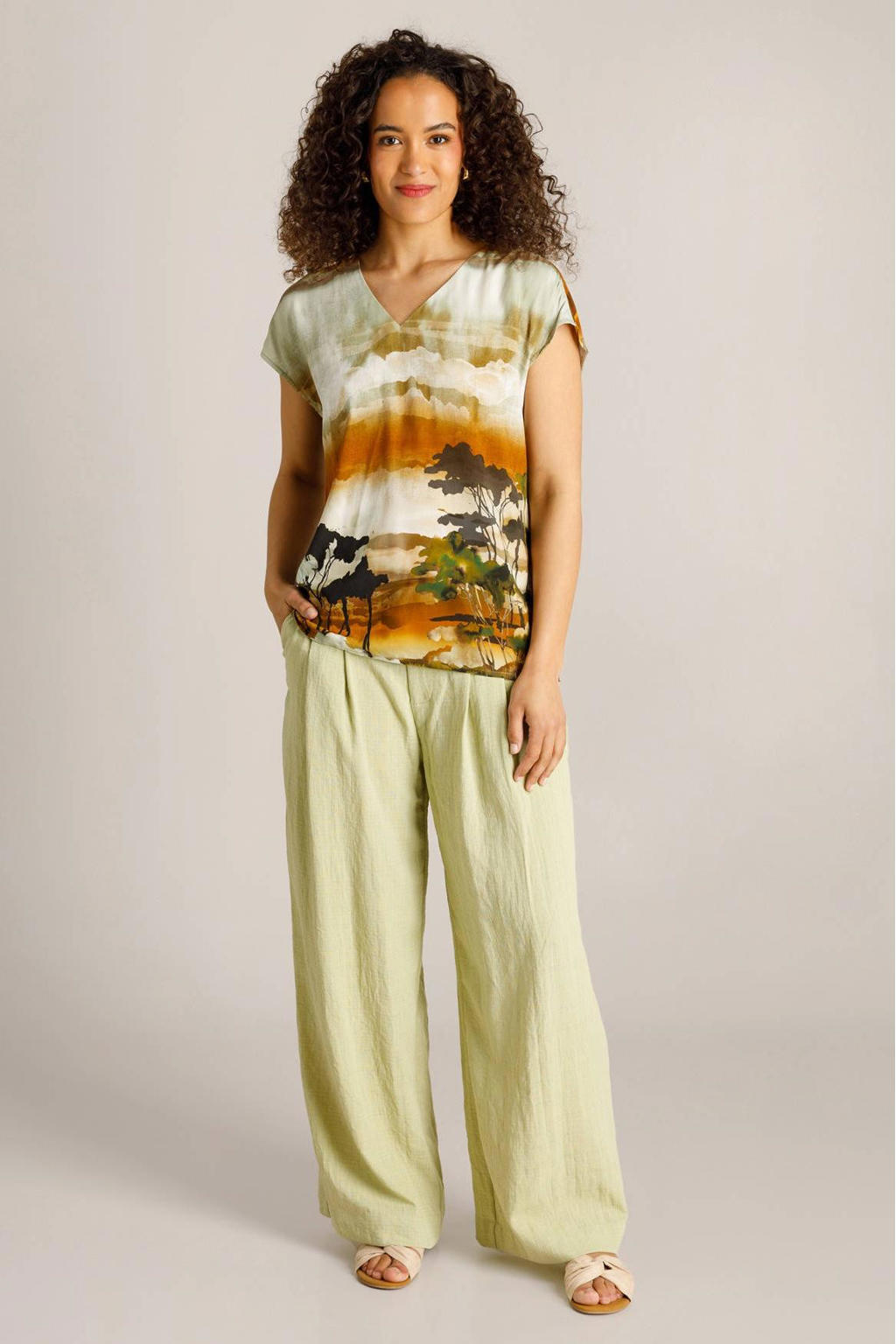 Multikleurige dames Ivy Beau blousetop van viscose met korte mouwen en V-hals