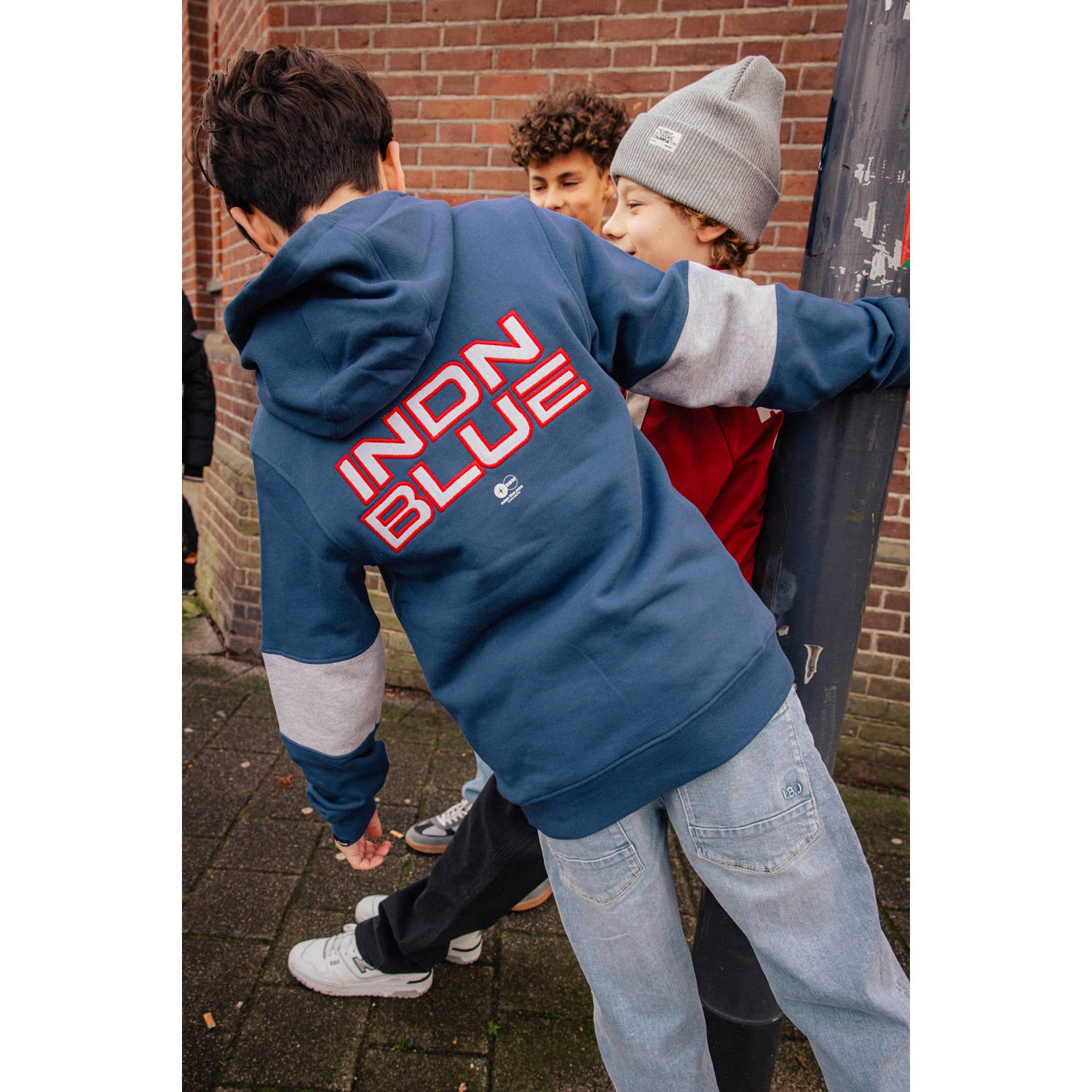 Indian Blue Jeans rechtvallende hoodie met backprint donkerblauw grijs