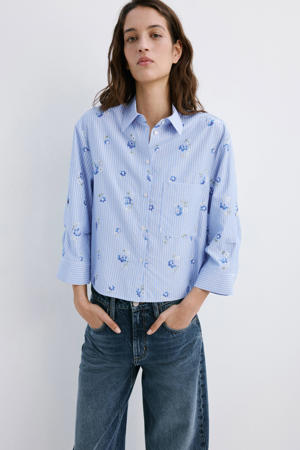 gebloemde blouse met krijtstreep lichtblauw