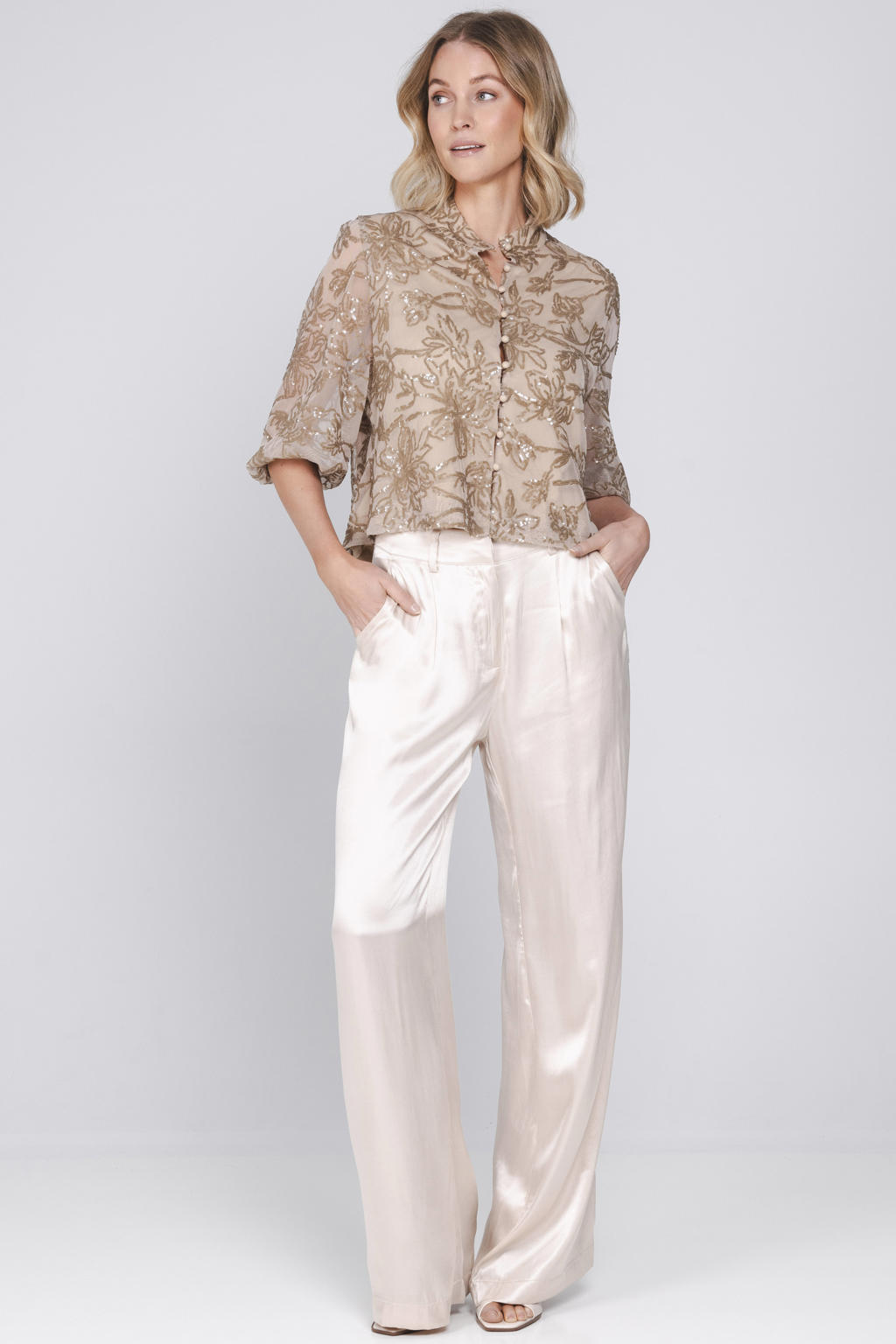 Lichtbruine dames Accentil gebloemde blouse van polyester met driekwart mouwen, klassieke kraag en knoopsluiting