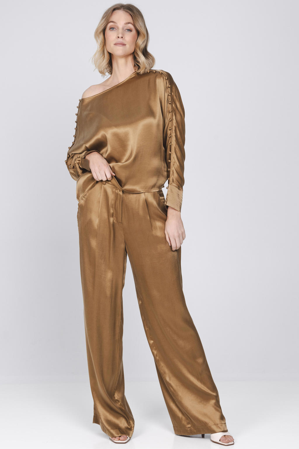 Gouden dames Accentil wide leg regular waist broek van lyocell met rits- en knoopsluiting en effen