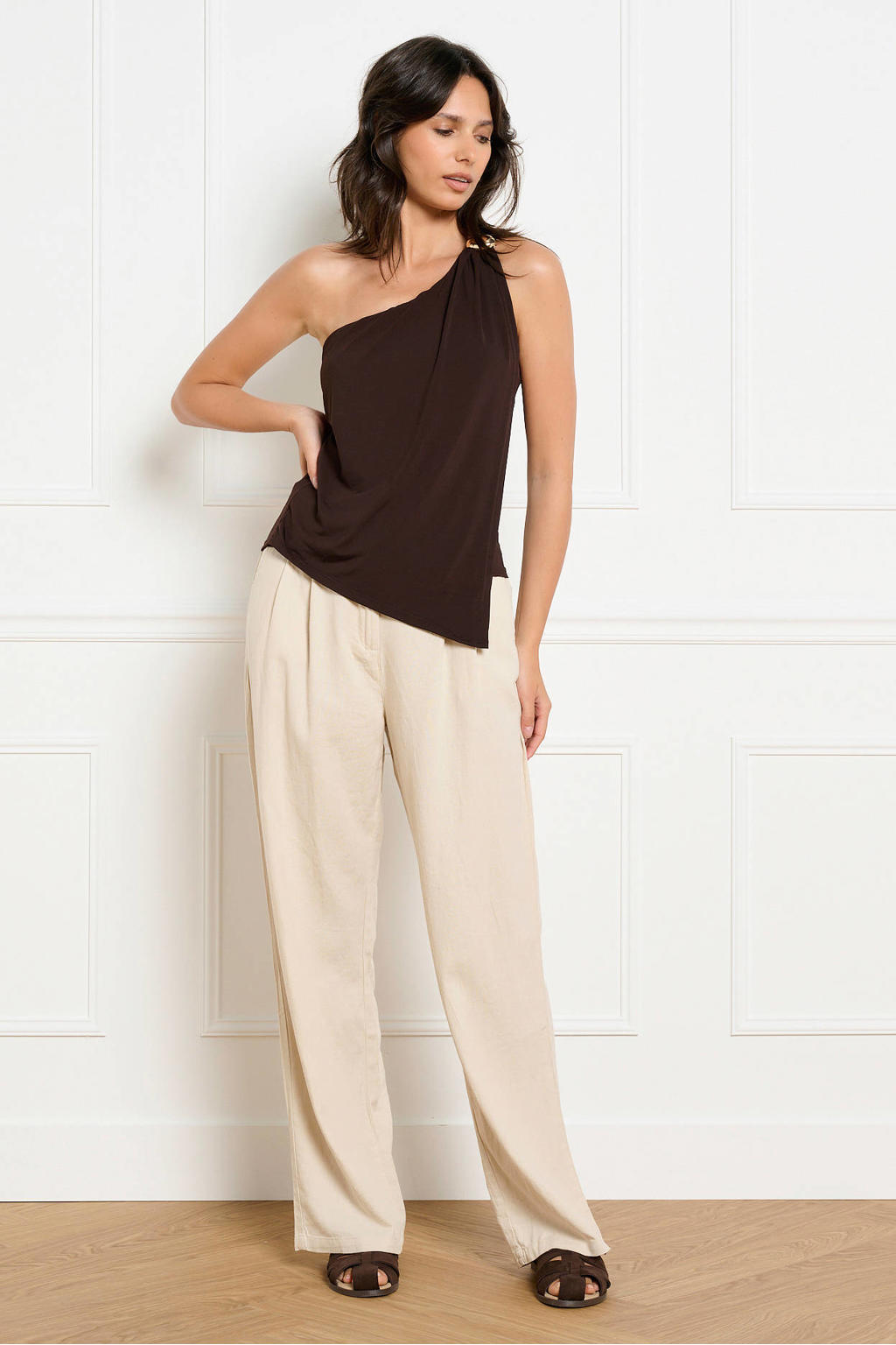 Bruine dames LOLALIZA top van polyester met effen, one shoulder en siergesp