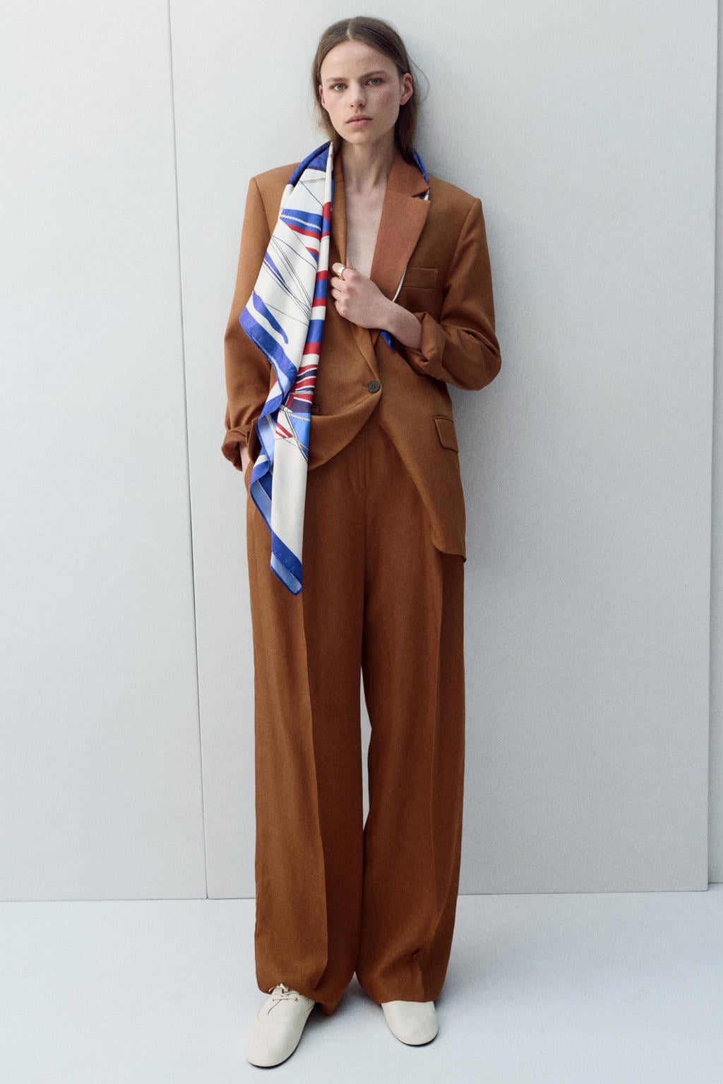Bruine dames Mango straight high waist broek van viscose met rits- en haaksluiting en effen