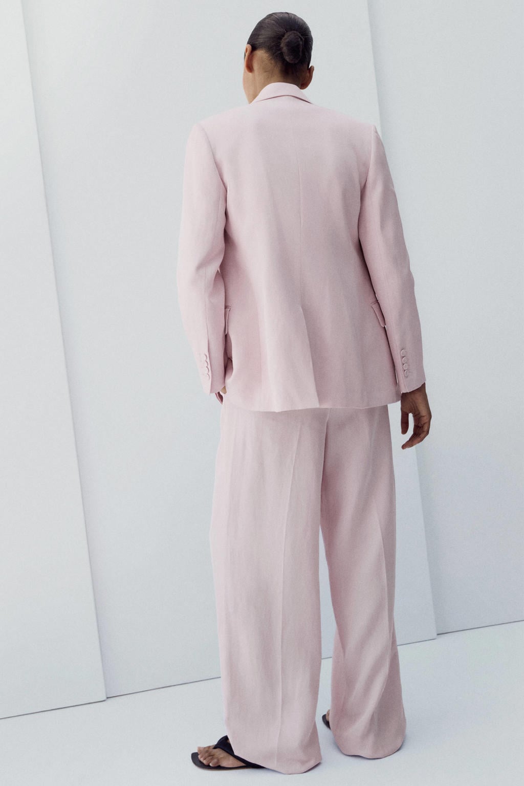 Lichtroze dames Mango wide leg regular waist broek van viscose met rits, haak- en knoopsluiting en effen