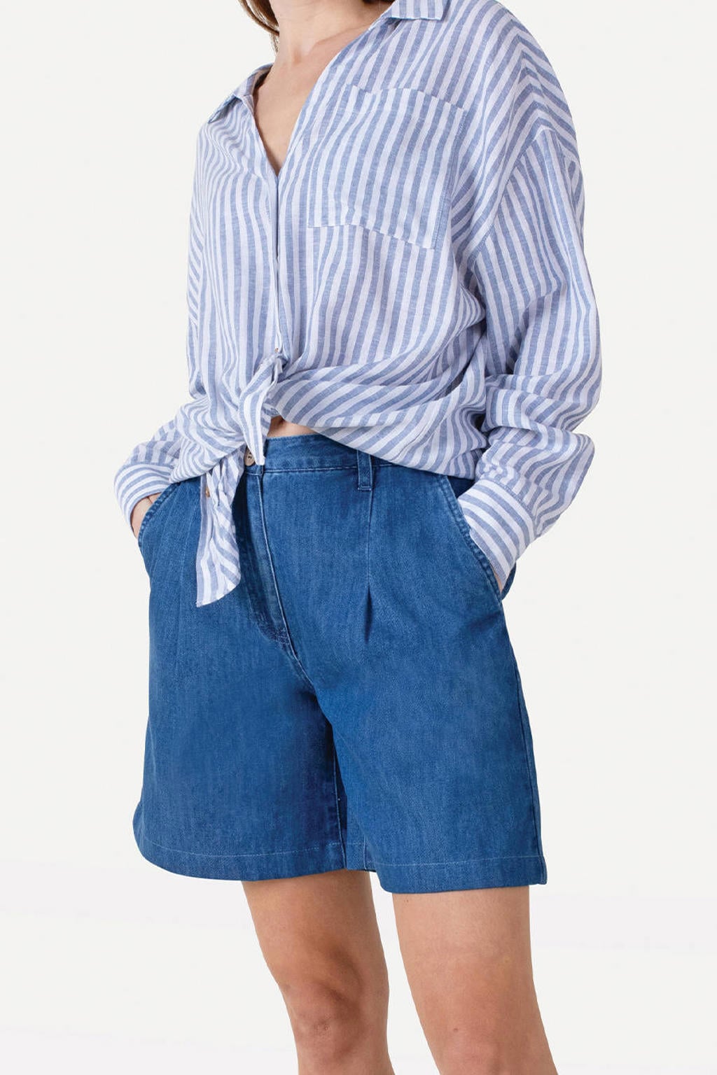 Medium blue denim dames Another-Label regular waist short van denim met loose fit en rits- en knoopsluiting