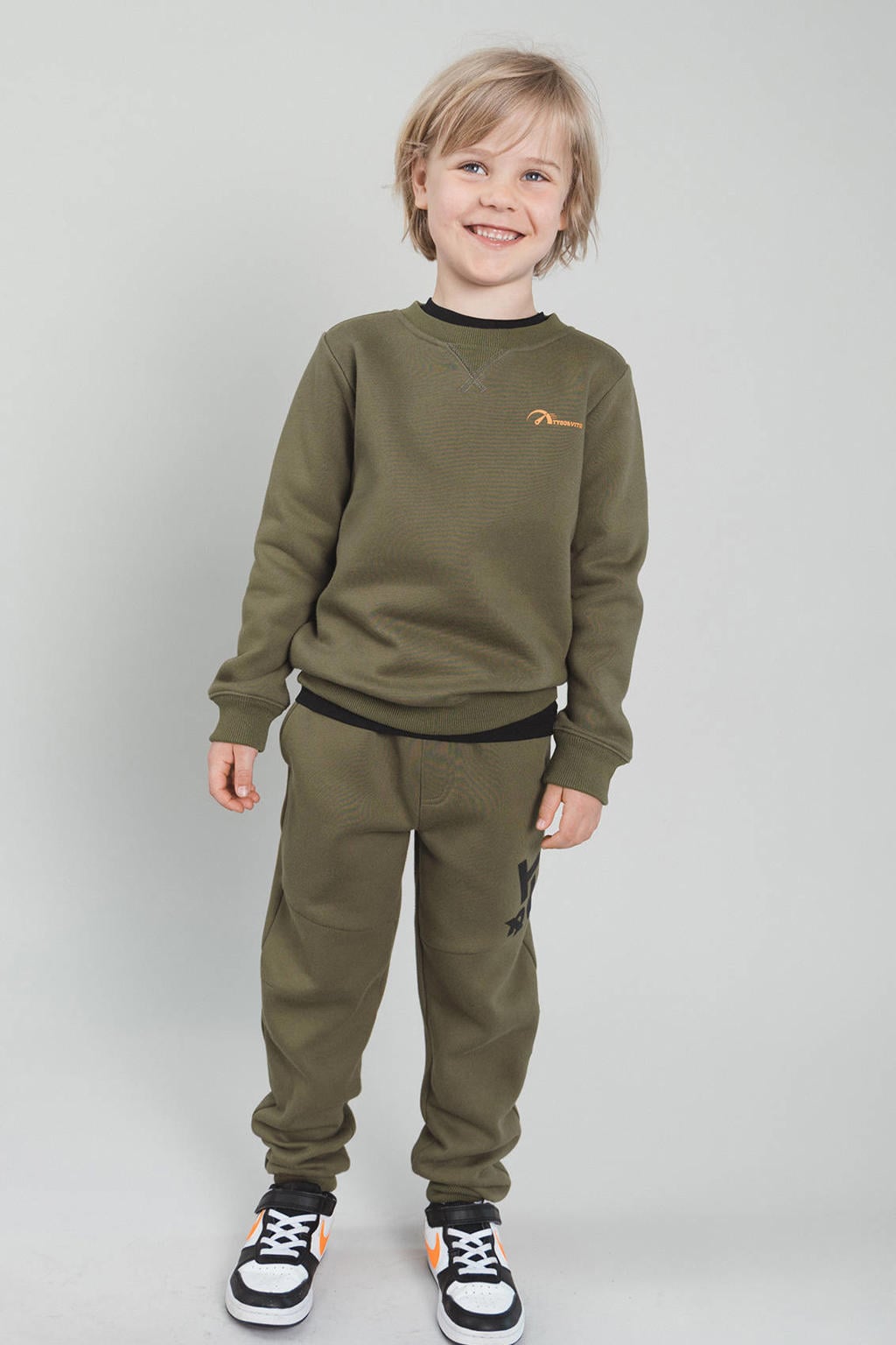 Olijfgroene jongens TYGO & vito regular fit joggingbroek van sweat materiaal met elastische tailleband