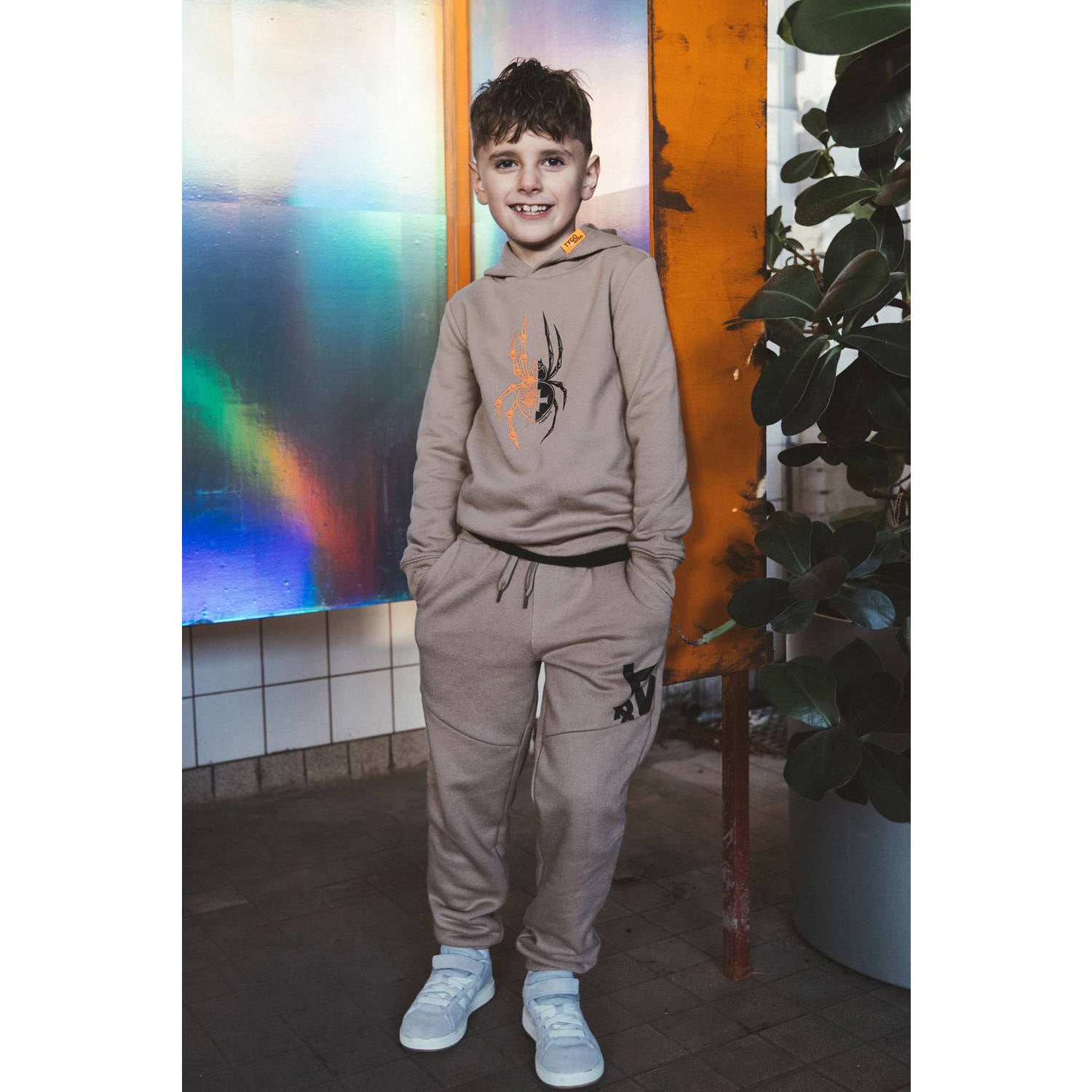 TYGO & vito regular fit joggingbroek met print zand