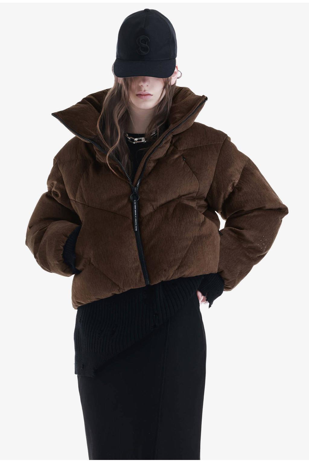 Donkerblauwe dames KRAKATAU pufferjas van polyester met effen, lange mouwen, opstaande kraag, ritssluiting en doorgestikte details