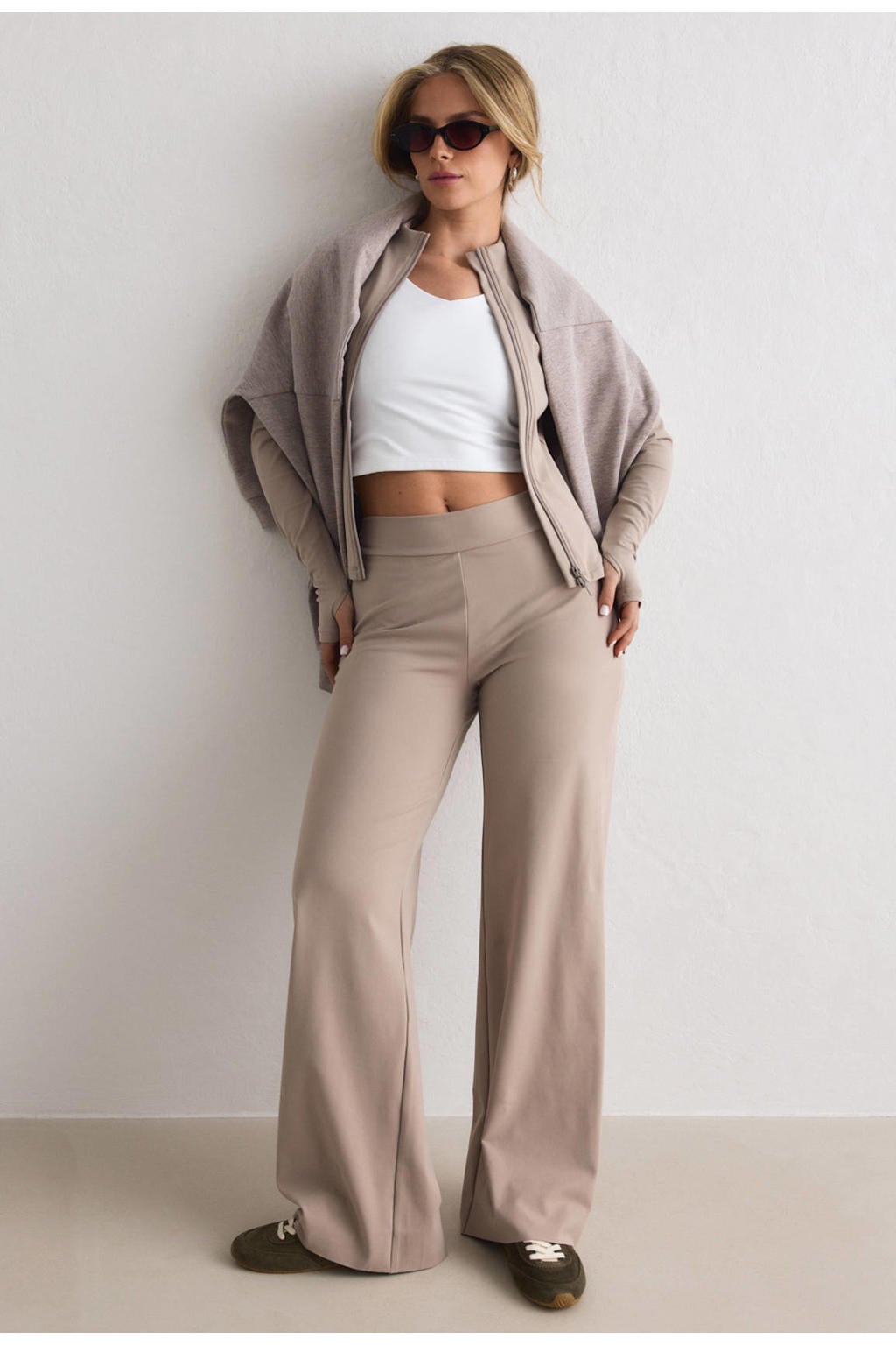 Zandkleurige dames Aim'n sportbroek Sense van polyester met high waist en effen