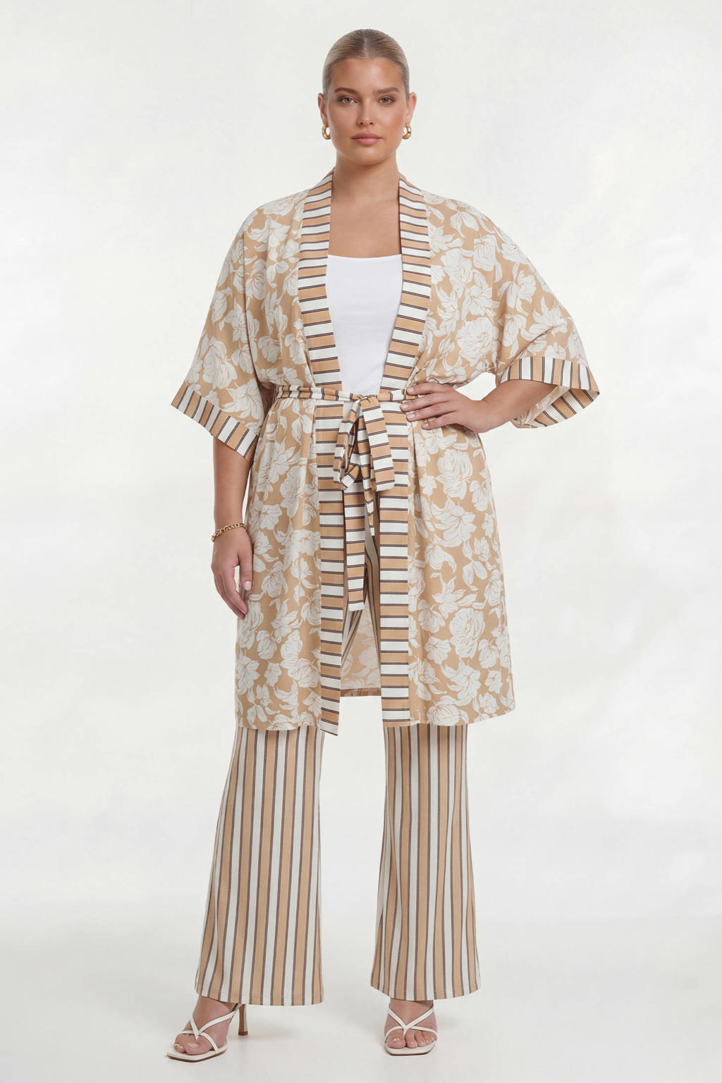 YOEK gebloemd kimono beige
